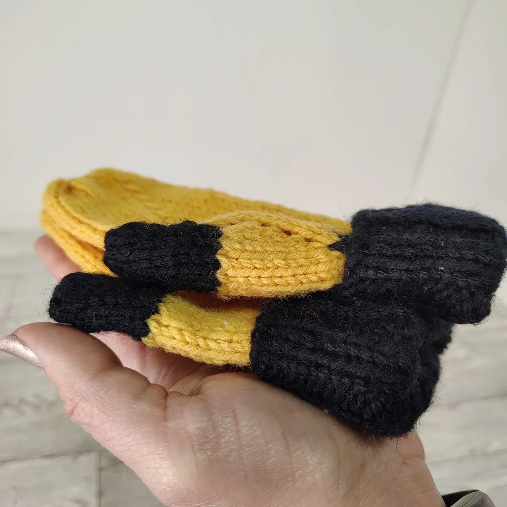 Hand‑Knit Yellow & Black Kids Mittens Bumblebee Theme Winter Accessories Child